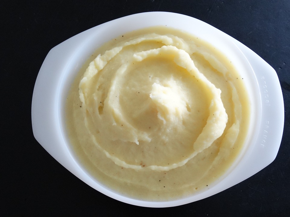 Mashed cauliflower in a white bowl